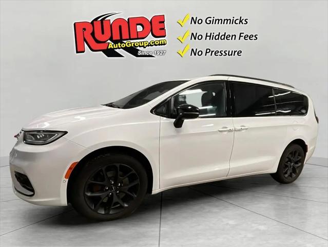 2024 Chrysler Pacifica Limited AWD for sale in Platteville, WI