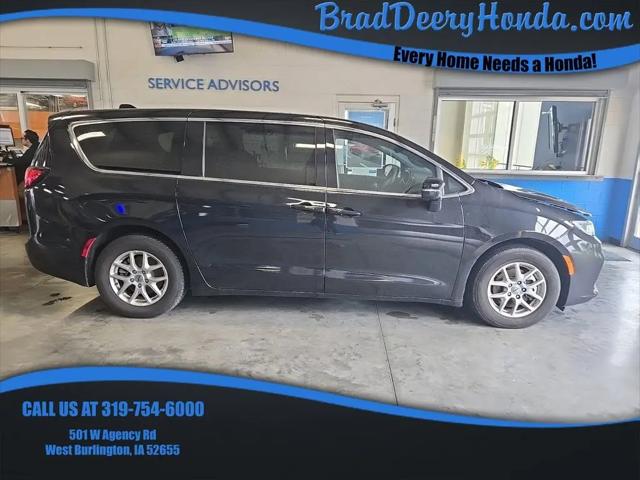 2025 Chrysler Pacifica Select for sale in West Burlington, IA