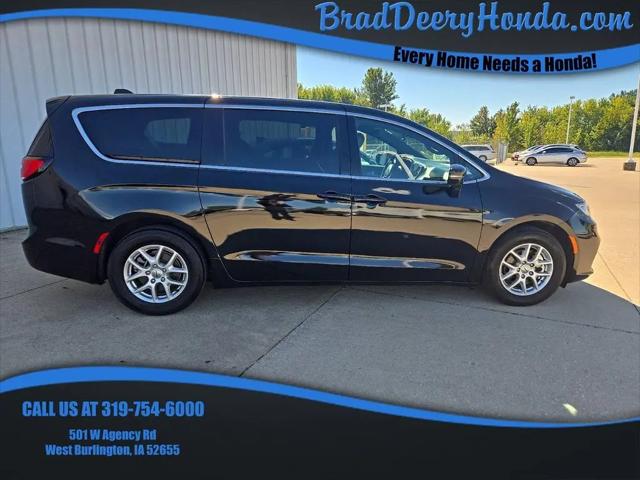 2025 Chrysler Pacifica Select for sale in West Burlington, IA