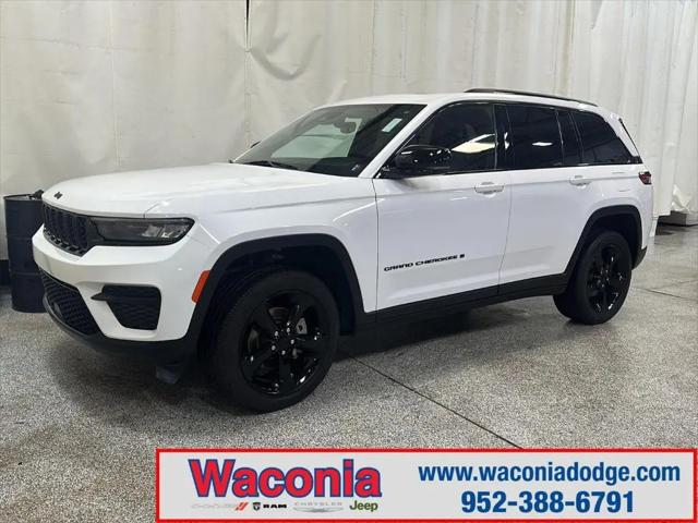 2023 Jeep Grand Cherokee Altitude 4x4 for sale in Waconia, MN