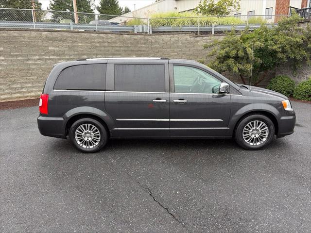 2011 Chrysler Town and Country Limited 2011 Chrysler Town and Country Limited