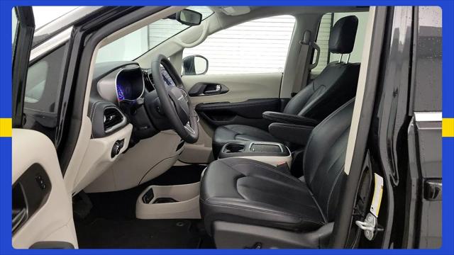 2023 Chrysler Pacifica Hybrid Touring L