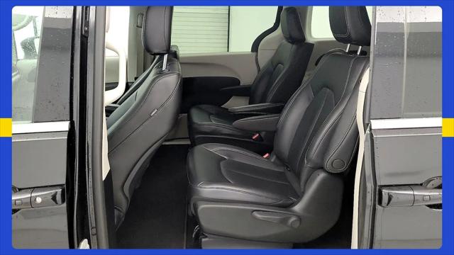 2023 Chrysler Pacifica Hybrid Touring L