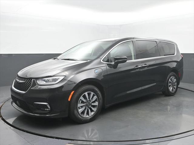 2023 Chrysler Pacifica Hybrid Touring L for sale in Kokomo, IN