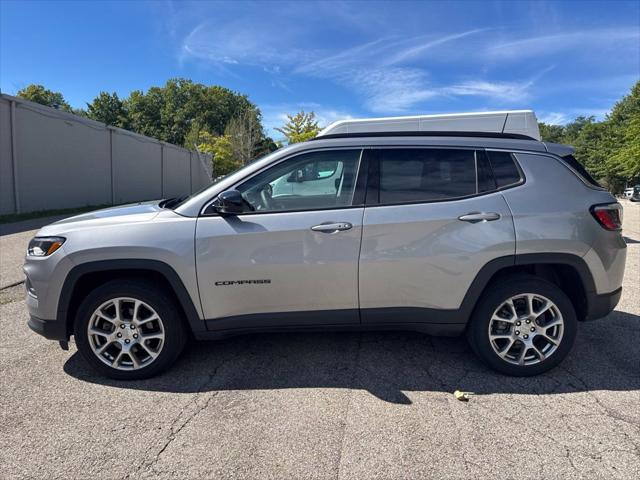 2022 Jeep Compass Latitude Lux 4x4 2022 Jeep Compass Latitude Lux 4x4