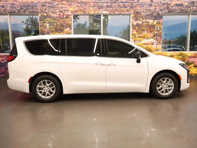 2027 Chrysler Pacifica Select