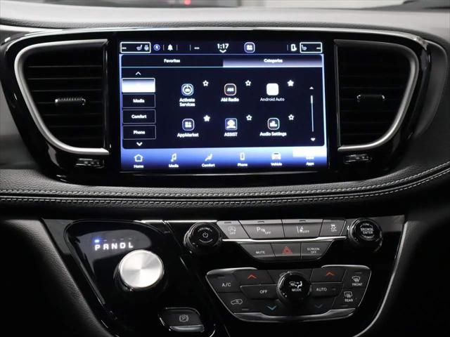2027 Chrysler Pacifica Select