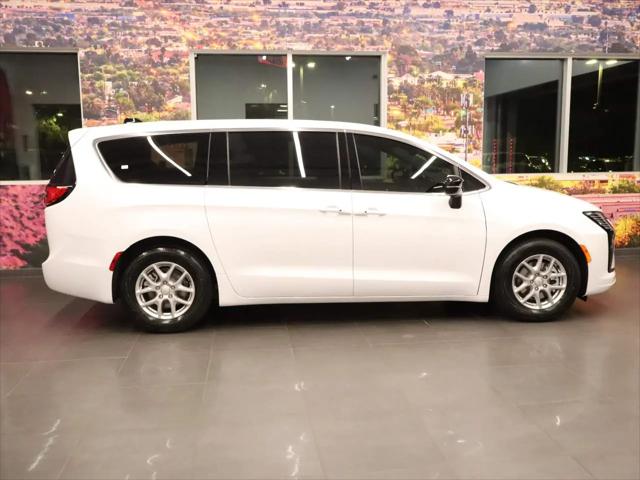 2027 Chrysler Pacifica Select