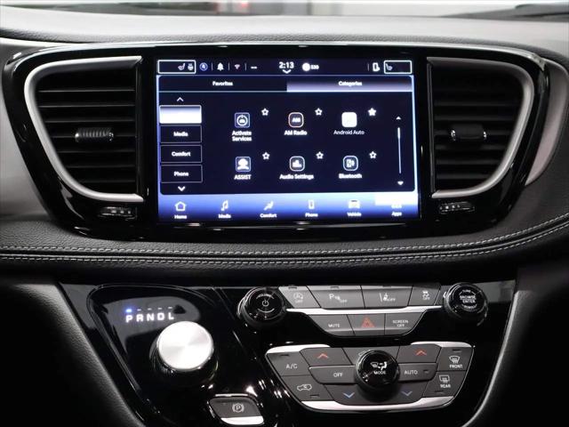 2027 Chrysler Pacifica Select