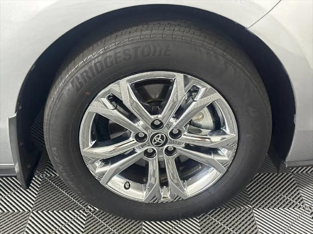 2024 Toyota Sienna Platinum
