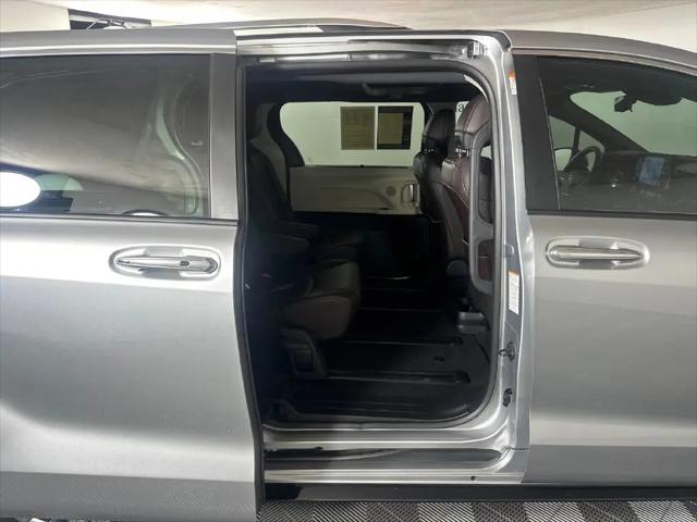 2024 Toyota Sienna Platinum
