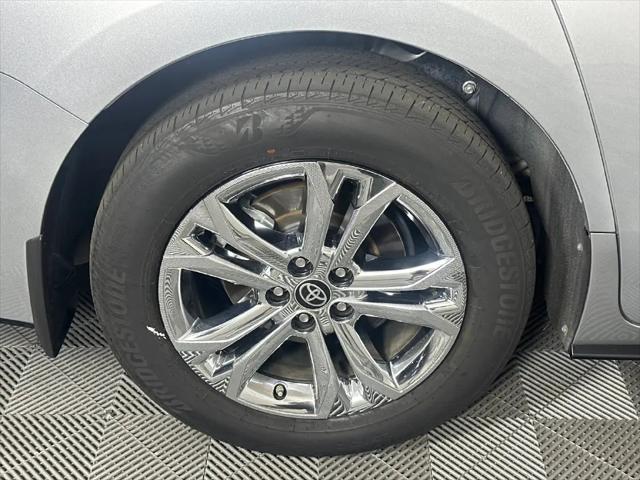 2024 Toyota Sienna Platinum