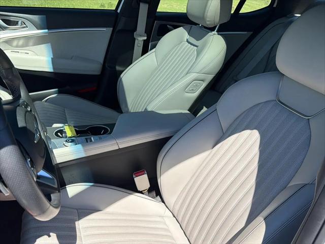 2023 Genesis G70 2.0T RWD