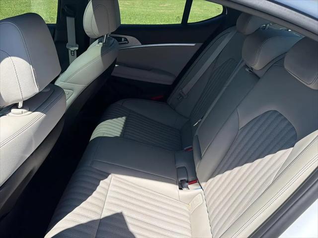 2023 Genesis G70 2.0T RWD