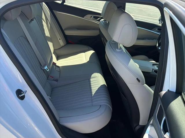 2023 Genesis G70 2.0T RWD