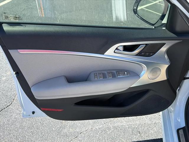 2023 Genesis G70 2.0T RWD