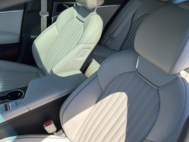 2023 Genesis G70 2.0T RWD