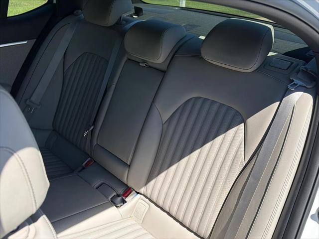 2023 Genesis G70 2.0T RWD