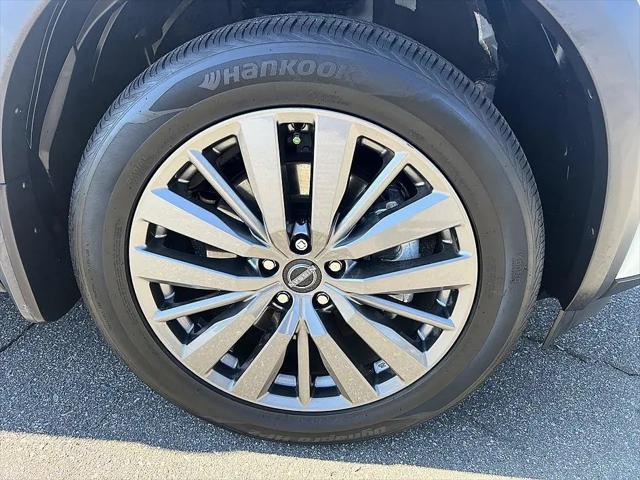 2025 Nissan Pathfinder SL FWD