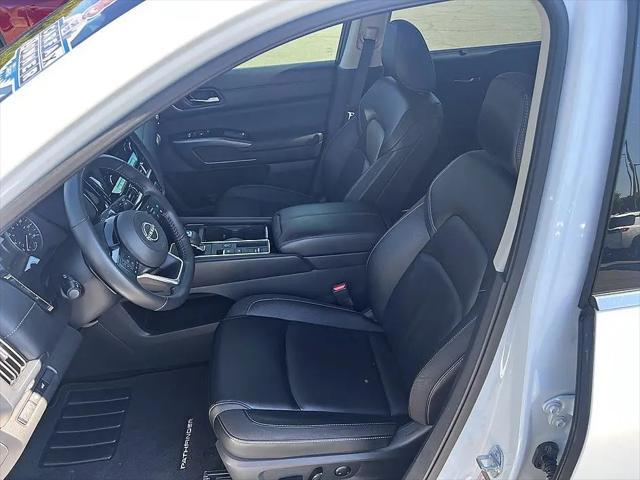 2025 Nissan Pathfinder SL FWD