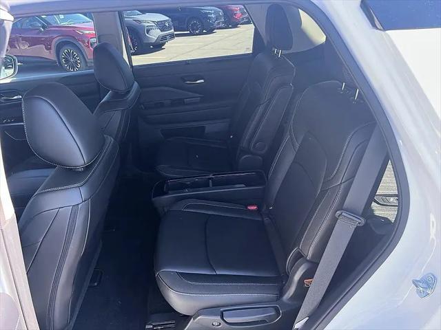 2025 Nissan Pathfinder SL FWD