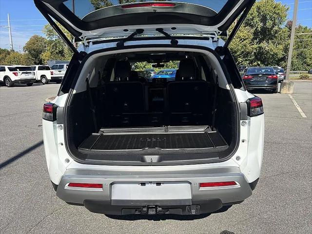 2025 Nissan Pathfinder SL FWD