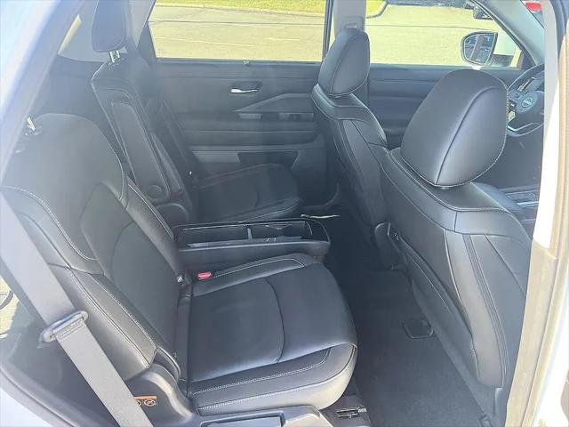 2025 Nissan Pathfinder SL FWD