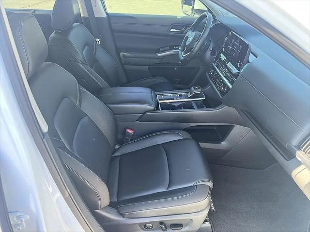 2025 Nissan Pathfinder SL FWD