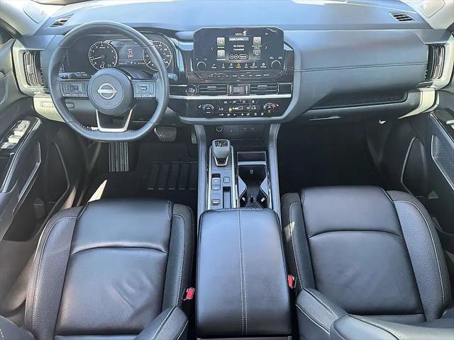 2025 Nissan Pathfinder SL FWD