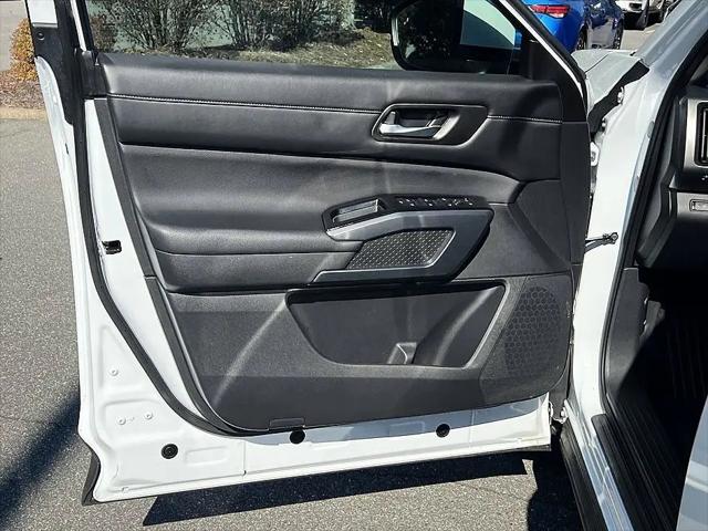 2025 Nissan Pathfinder SL FWD