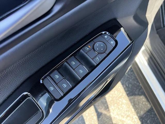 2025 Nissan Pathfinder SL FWD