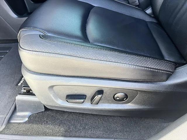 2025 Nissan Pathfinder SL FWD