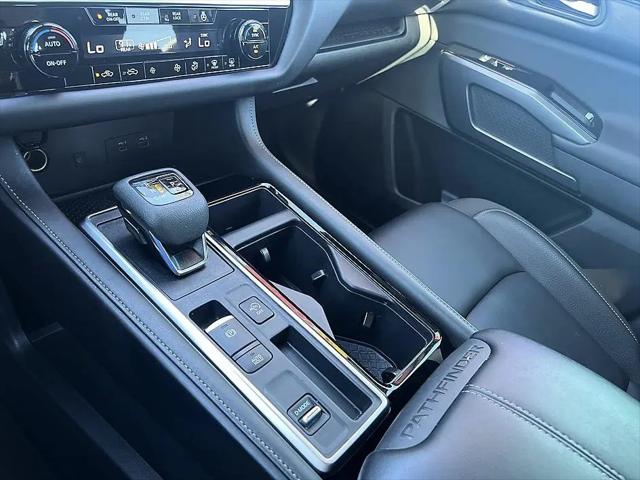 2025 Nissan Pathfinder SL FWD