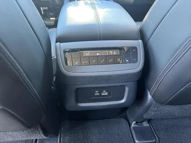 2025 Nissan Pathfinder SL FWD