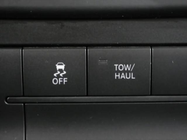 2022 Ram 1500 Classic SLT Crew Cab 4x2 57 Box