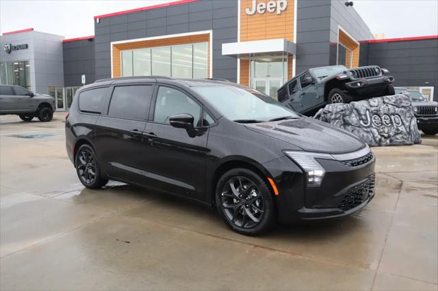 2027 Chrysler Pacifica Limited for sale in Shawnee, OK