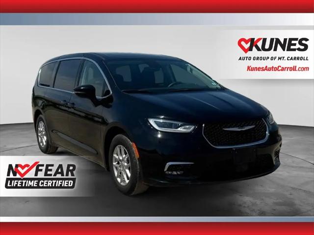 2024 Chrysler Pacifica Touring L for sale in Mount Carroll, IL