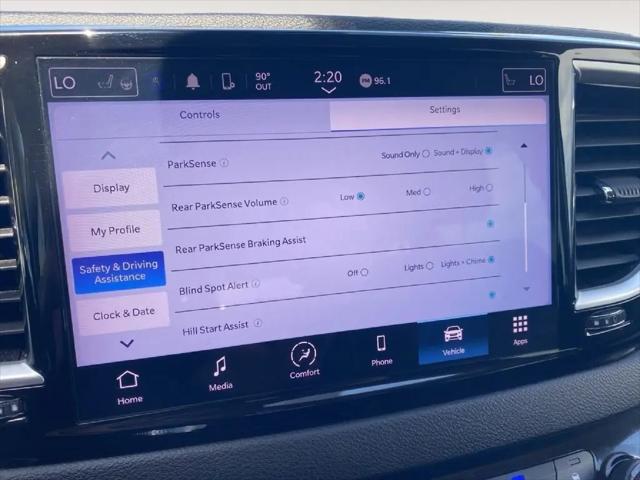 2024 Chrysler Pacifica Touring L