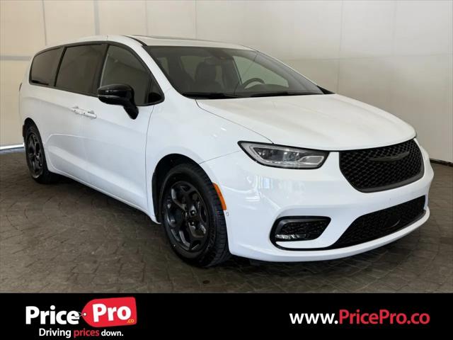 2023 Chrysler Pacifica Hybrid Limited for sale in Maumee, OH