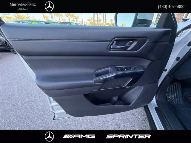 2024 Nissan Pathfinder SV FWD