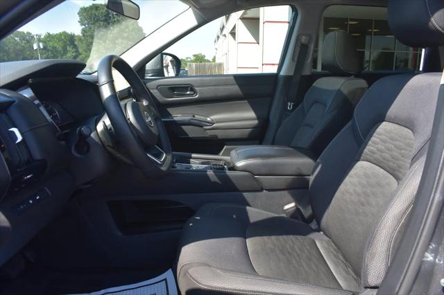 2025 Nissan Pathfinder SV 4WD