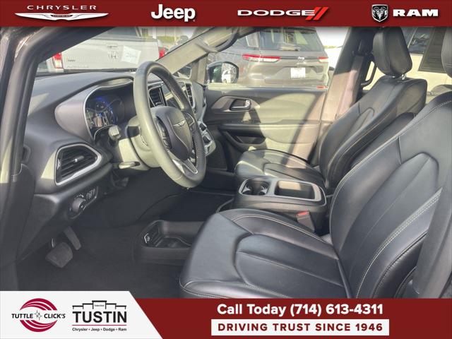 2025 Chrysler Pacifica Select