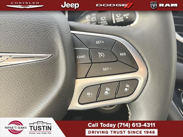 2025 Chrysler Pacifica Select