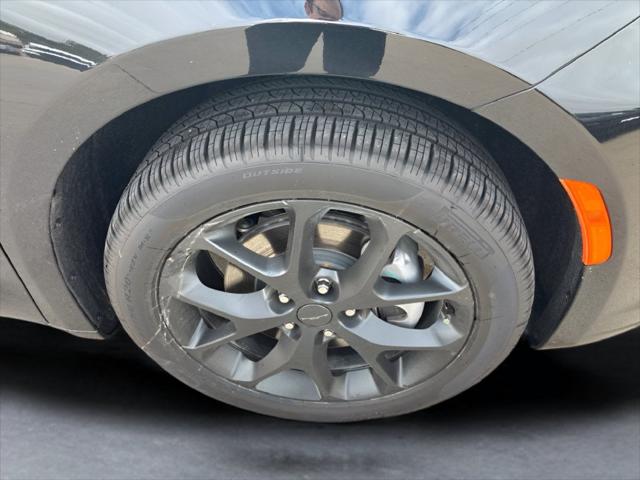 2027 Chrysler Pacifica Limited AWD