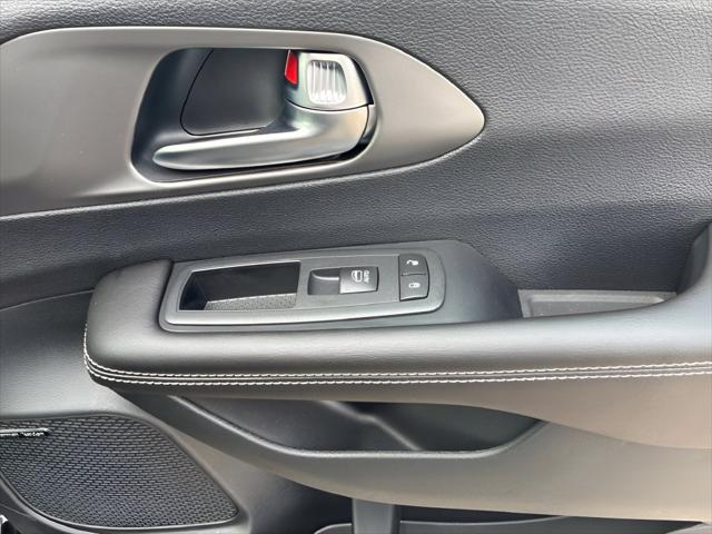 2027 Chrysler Pacifica Limited AWD