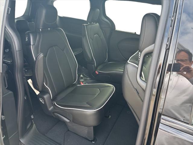 2027 Chrysler Pacifica Limited AWD