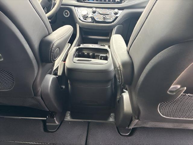 2027 Chrysler Pacifica Limited AWD