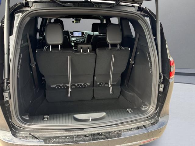 2027 Chrysler Pacifica Limited AWD