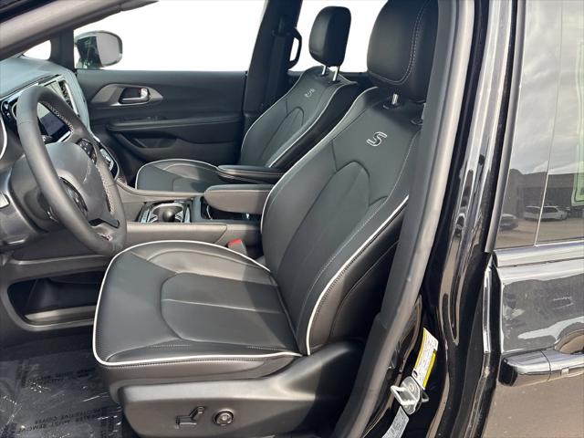 2027 Chrysler Pacifica Limited AWD