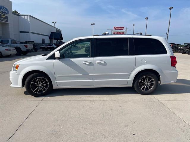 2017 Dodge Grand Caravan SXT for sale in Nashville, IL